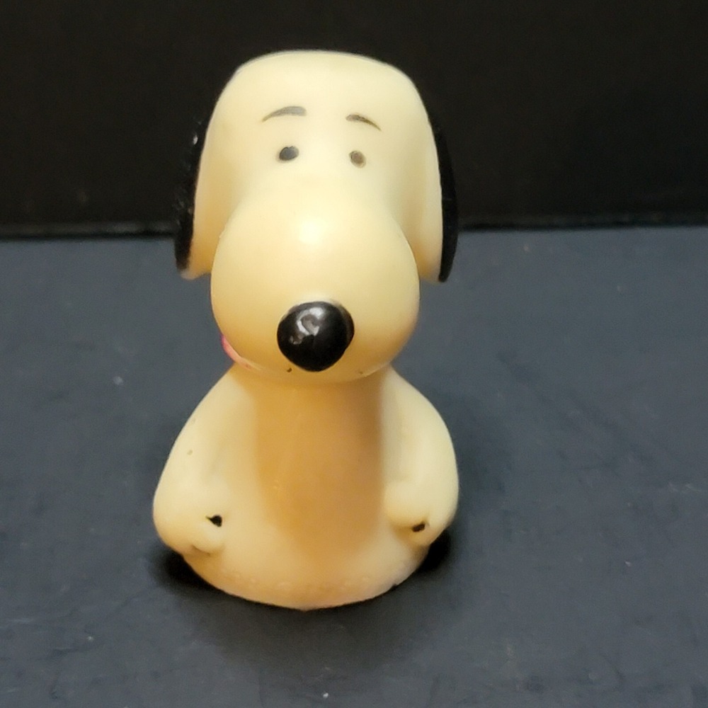 Vintage Snoopy Rubber Finger Puppet Peanuts 1966 Small Figure Toy 60s